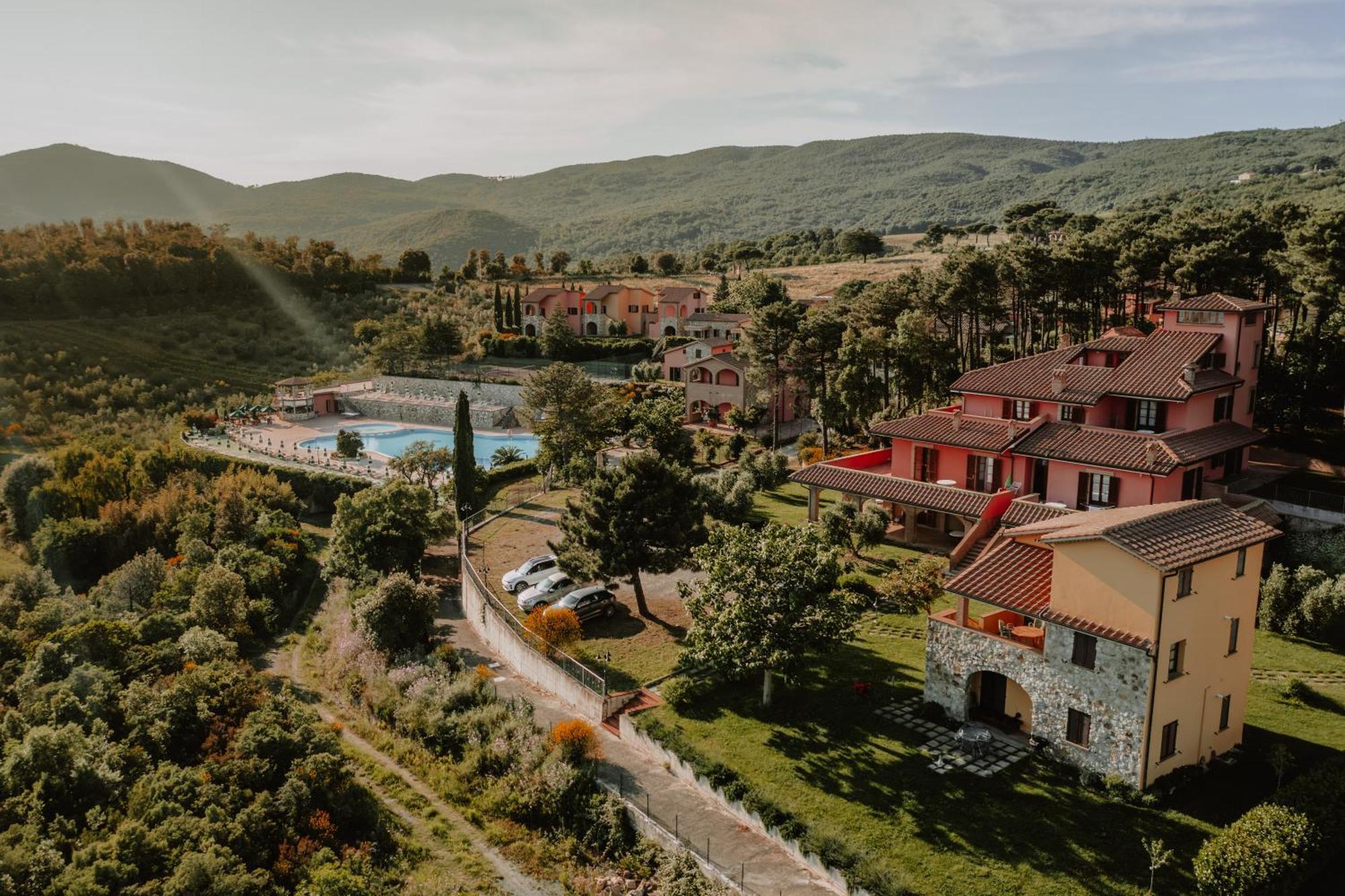 Borgo San Pecoraio Resort Riparbella Exterior photo